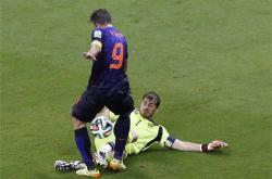 爱游戏娱乐-意大利碾压巴西，罗本统治全场