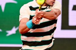 爱游戏-包含意大利网球队横扫英国网球队，阿尔卡拉斯完成帽子戏法的词条