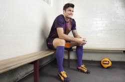 爱游戏体育官网-鹰击长空，克莱神射定乾坤—勇士老将关键时刻的王者归来