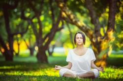 爱游戏网页版-赛道颠覆，拉塞尔率队终结红牛霸权，迈凯伦上演完美碾压