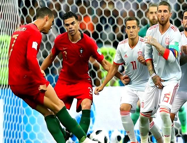 欧国联赛陷入白热化,球员拼搏不懈 欧国联赛陷入白热化,球员拼搏不懈