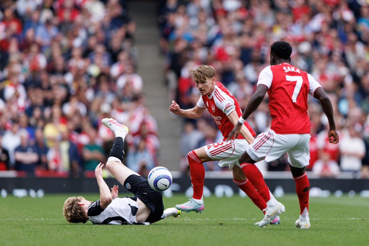 阿森纳后卫表现稳健，助球队守住进球优势