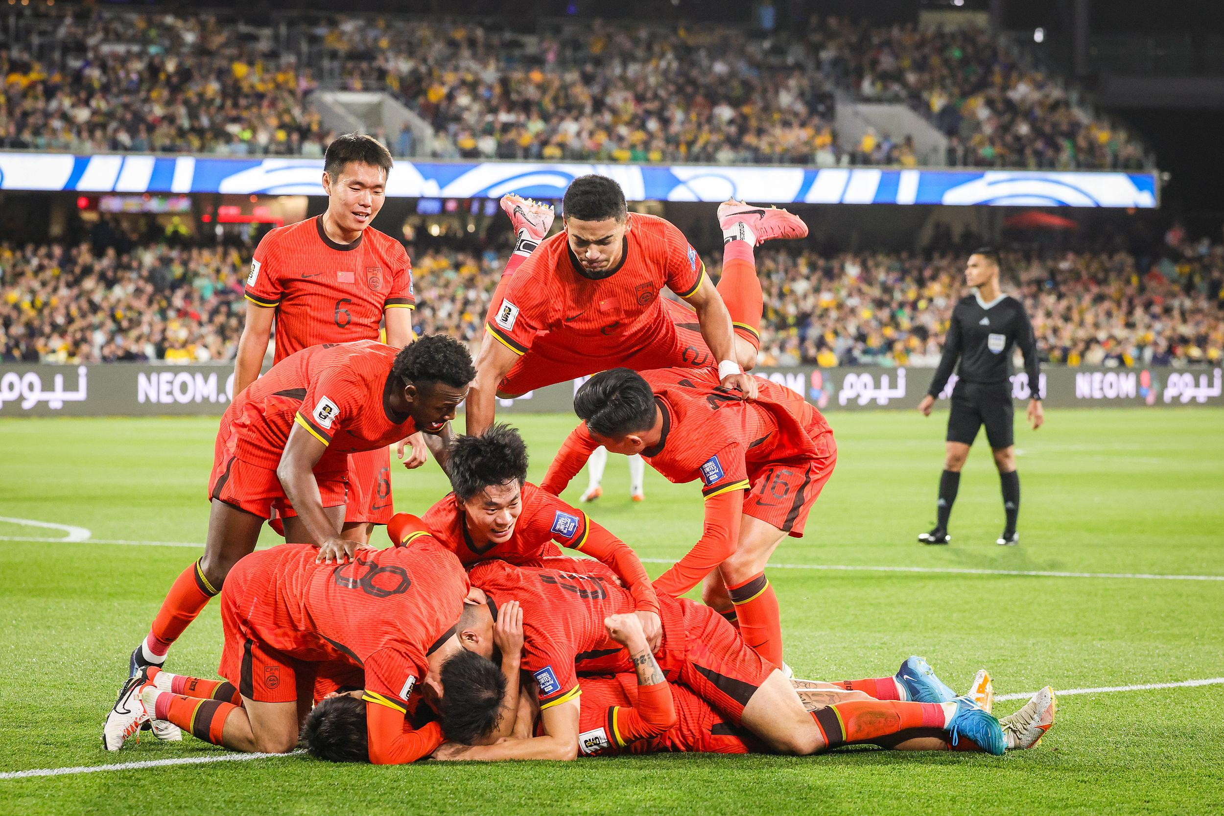 恒大主场战胜上港，继续保持不败