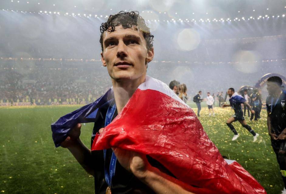 赫尔南德斯表现出色,国际米兰队胜利 赫尔南德斯表现出色,国际米兰队胜利