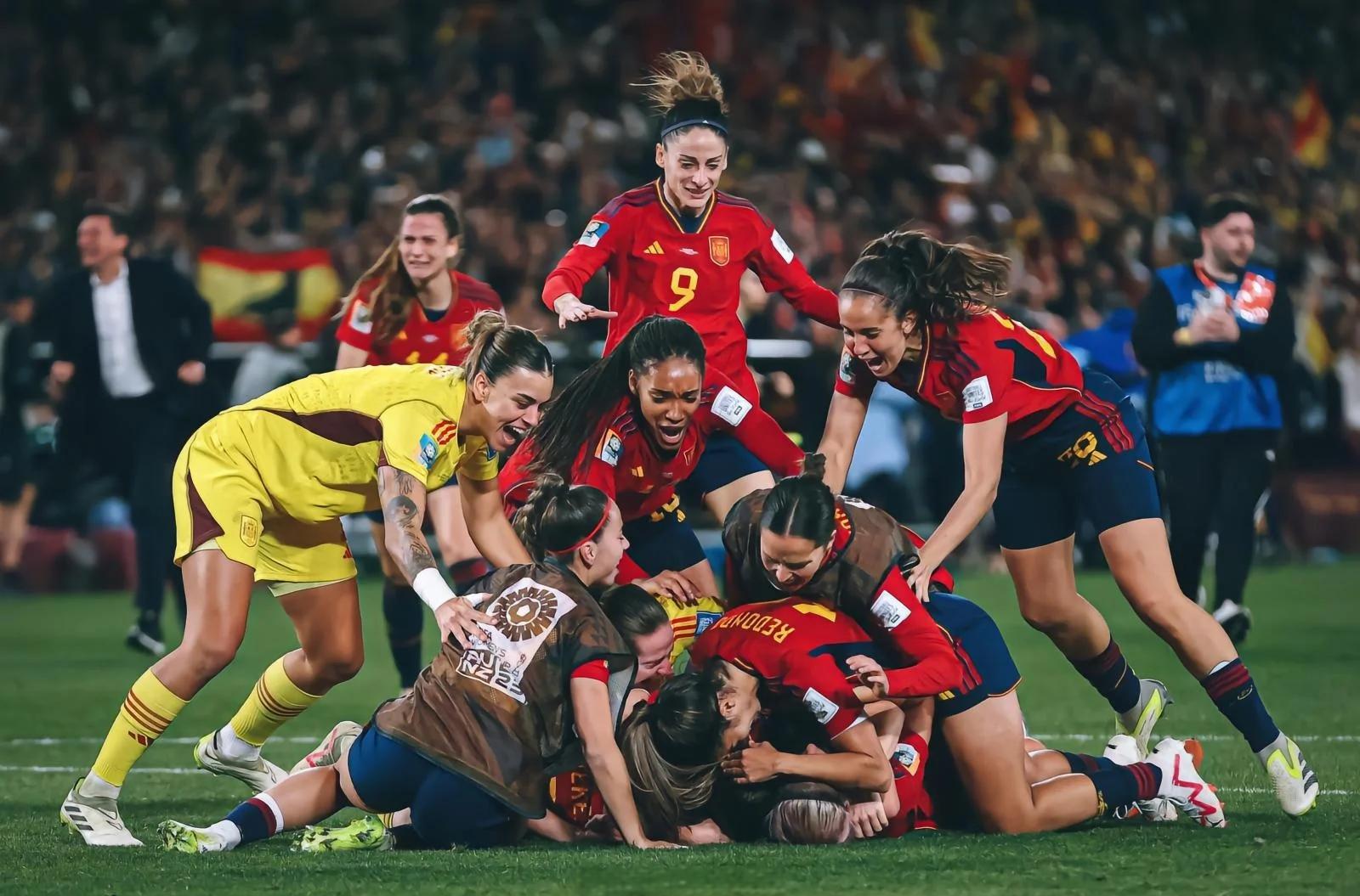 意大利女足在激烈比拼中获胜 意大利女足在激烈比拼中获胜