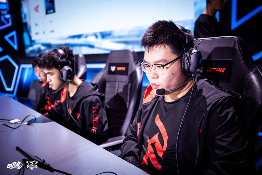 热刺绝地反击，惊险战胜，追求完美