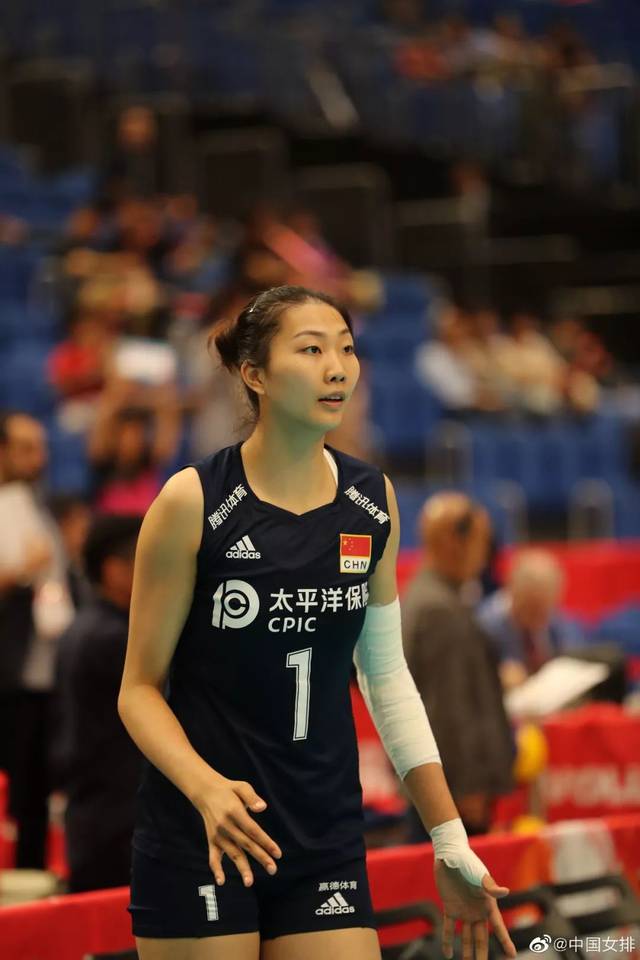 缅甸女排队员斗志昂扬，备战半决赛