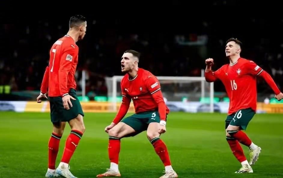 关于球员技术出众，助力球队成功逆转比分的信息