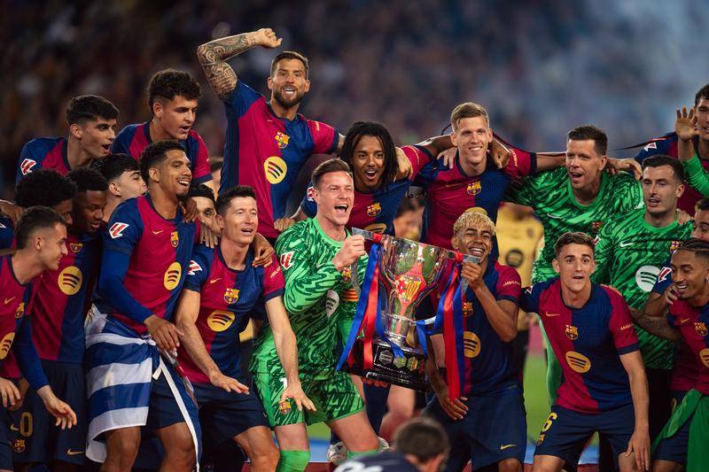 足球联赛战火重燃,球员全力以赴 足球联赛战火重燃,球员全力以赴