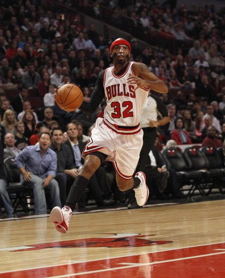 巴西男篮轻取奇才,汉密尔顿制霸全场 巴西男篮轻取奇才,汉密尔顿制霸全场