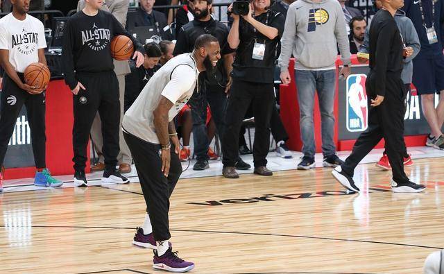 关于鹈鹕翻盘国王，乔治·希尔统治全场的信息