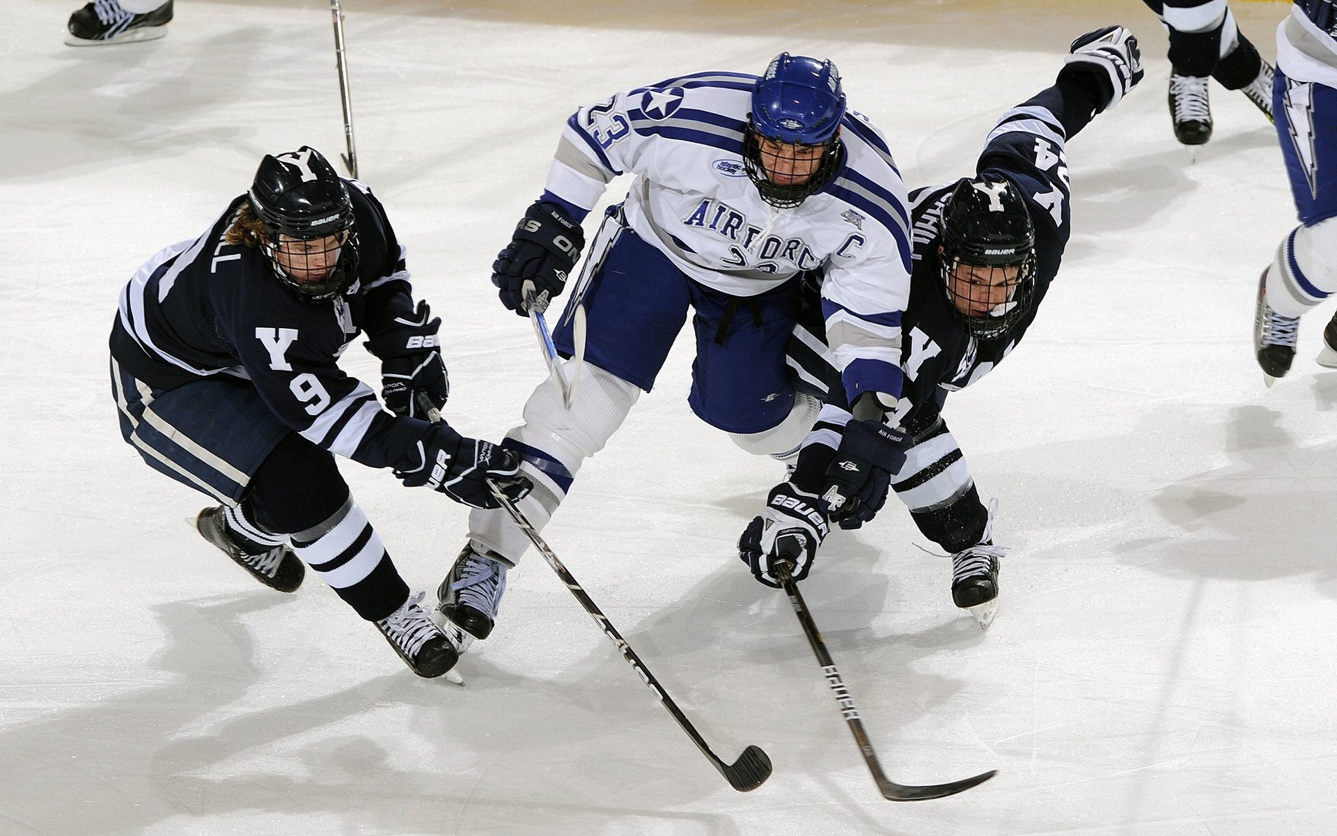 德甲争冠战之夜,黄喜灿硬仗之王
