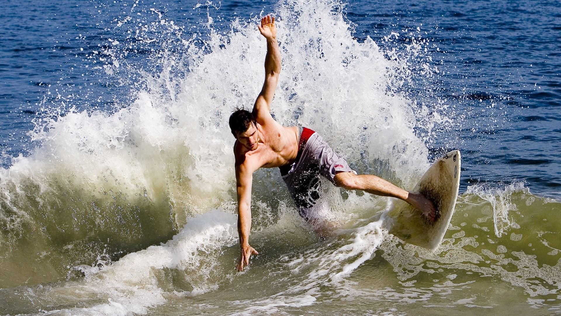 当高原之巅遇见东方明珠，一场跨越次元的东决关键战